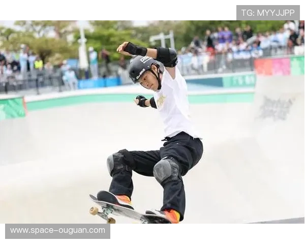 全运会赛场：陈烨手臂绑绷带奋战至最后一分，观众掌声致敬